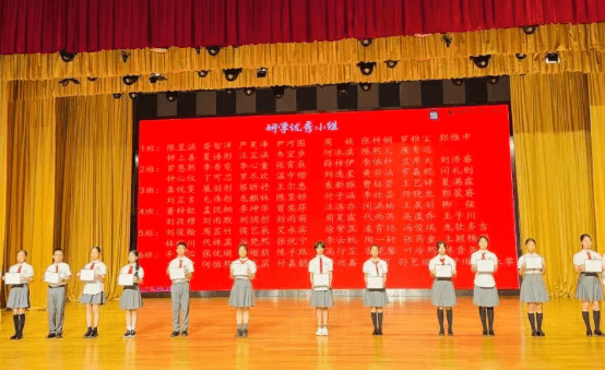 成都金苹果锦城第一中学
