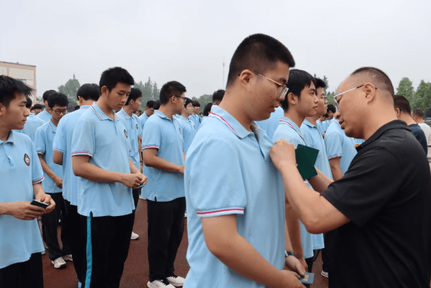 都江堰市职业中学 都江堰市职业中学