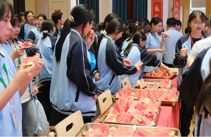 眉山卫校学生 眉山卫校学生