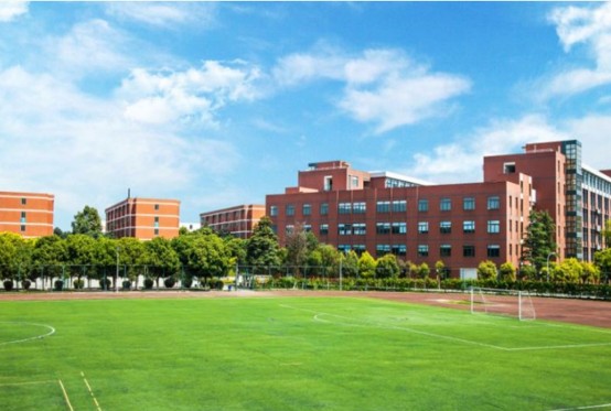 四川托普计算机职业学校操场