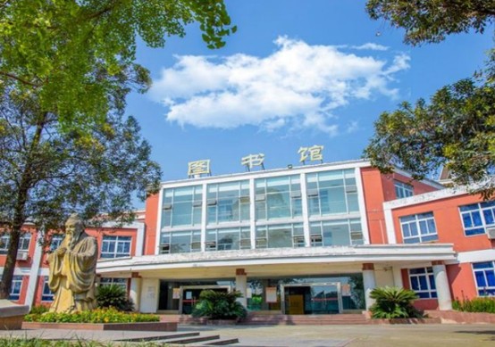 四川托普计算机职业学校图书馆
