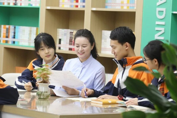 成都东辰外国语学校 成都东辰外国语学校