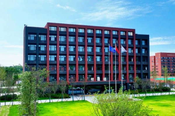 成都青白江鸿鹄高中招生电话 成都青白江鸿鹄高中招生电话