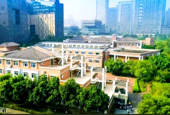 成都美视师一学校校园一角