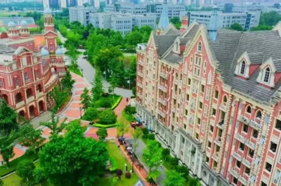 四川天一学院一角 四川天一学院一角
