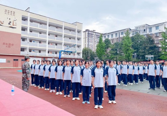 都江堰市育才高中举行开学典礼
