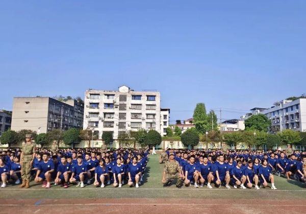 崇州市蜀城中学军训