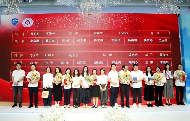 成都冠城实验学校老师