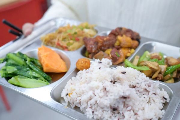 润德英才学校食堂 润德英才学校食堂