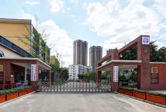 仁寿华达高中大门