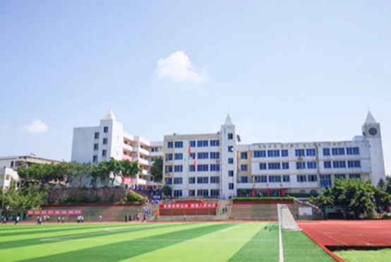 仁寿县铧强中学操场 仁寿县铧强中学操场