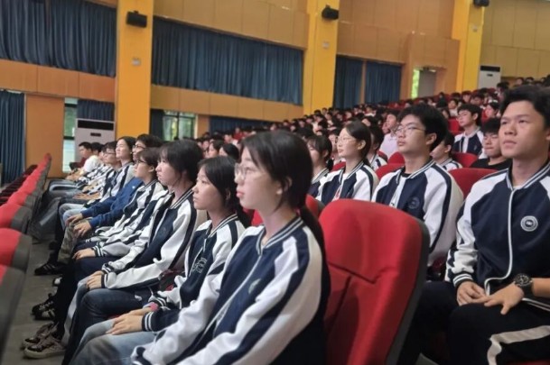 仁寿新科高中学子风采 仁寿新科高中学子风采