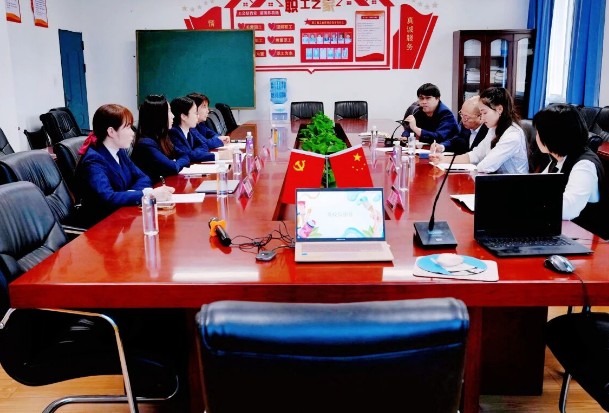 眉山冠城实验学校开展教师会议