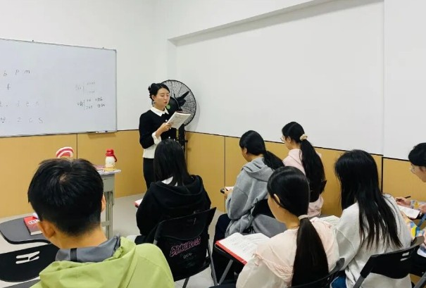 棠湖艺高举行校级公开课 棠湖艺高举行校级公开课