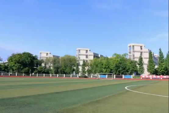 敖平中学操场 敖平中学操场