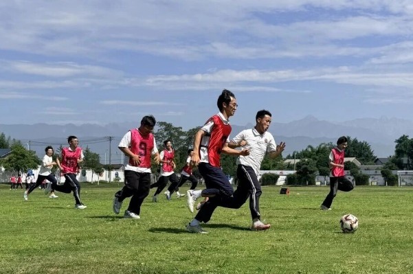 敖平中学学子在足球大赛中获奖 敖平中学学子在足球大赛中获奖