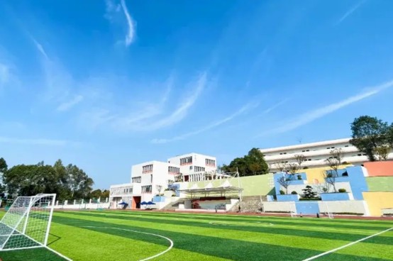 四川双流建设职业技术学校校园一角 四川双流建设职业技术学校校园一角