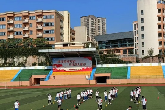 眉山冠城实验学校举行运动会 眉山冠城实验学校举行运动会